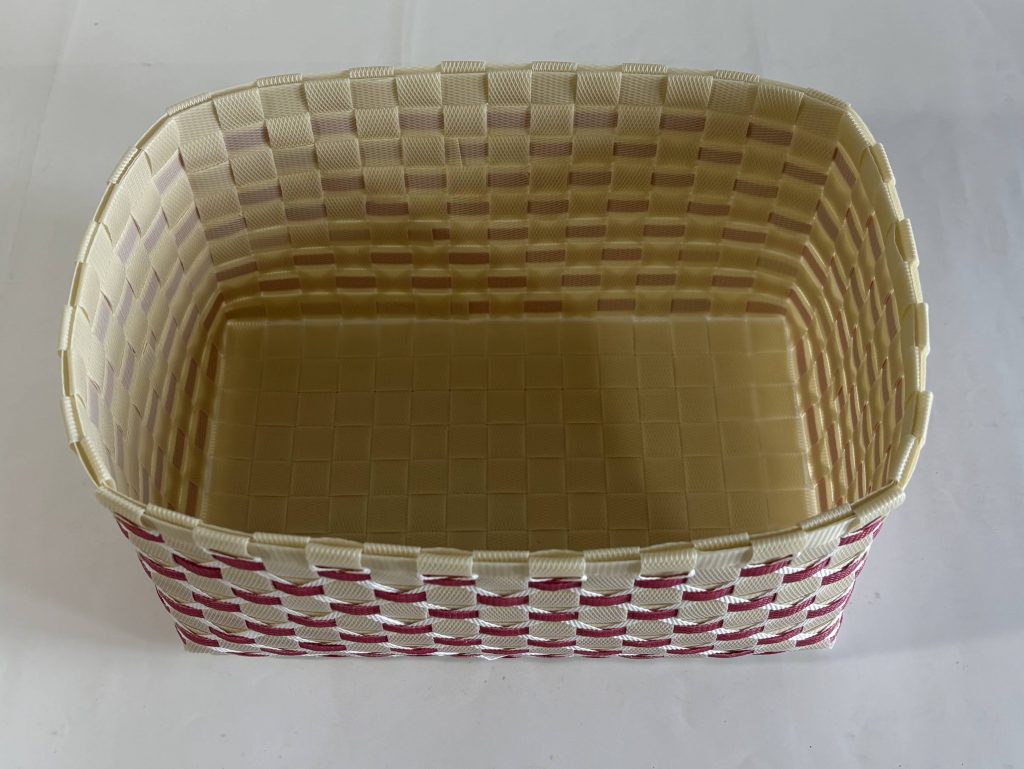 クロス模様のステッチのかご、内側