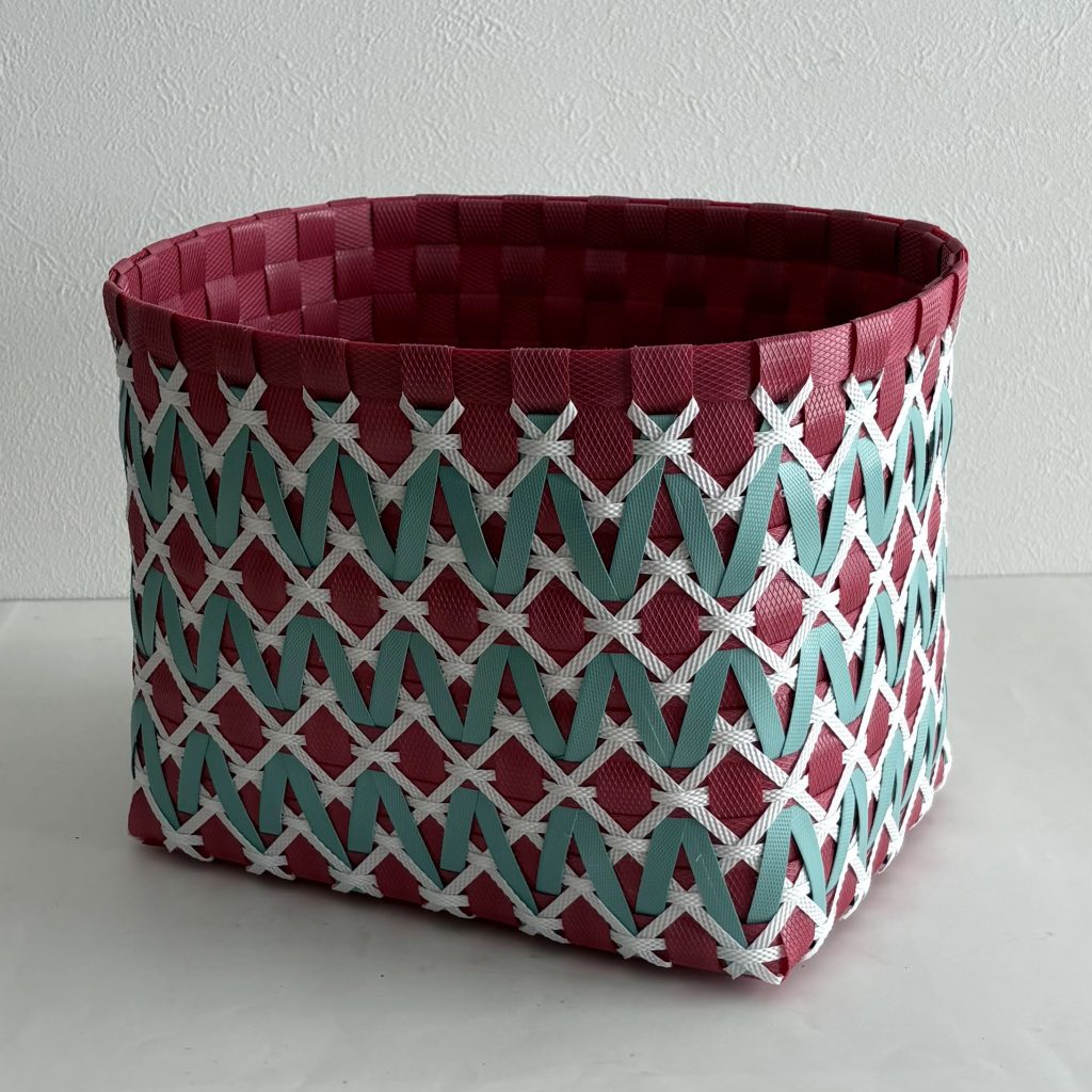 stitch pattern named
重ね菱模様 / Overlapping Diamond Pattern