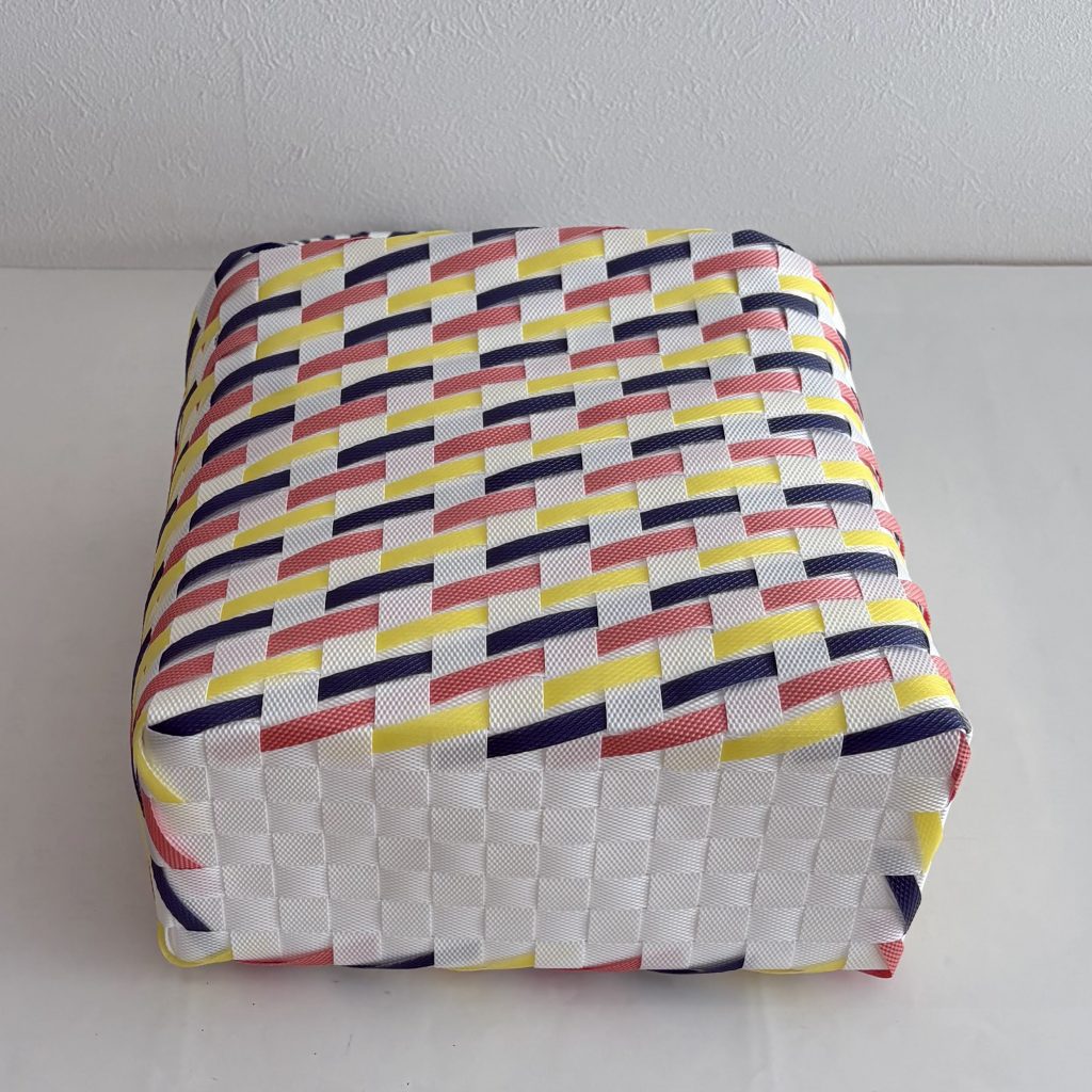 斜め短冊模様のステッチ、底