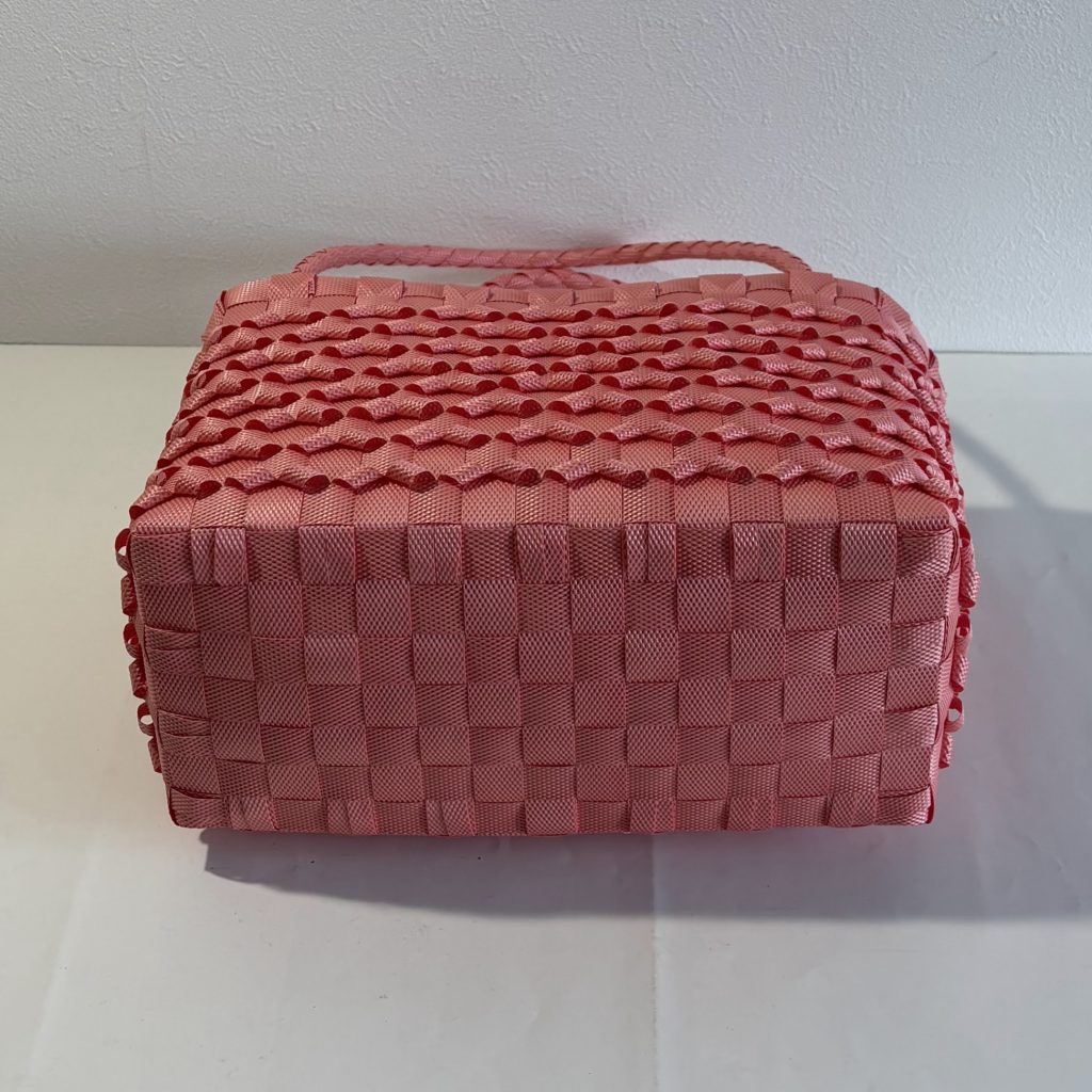 うろこ模様のステッチ、底