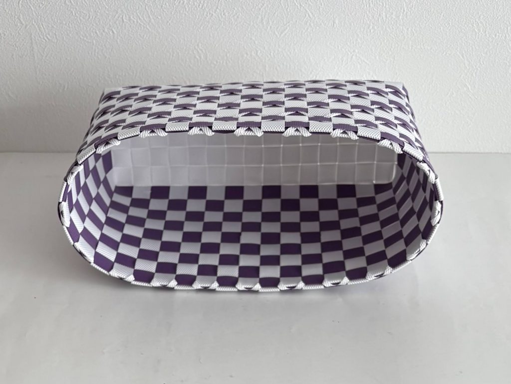 四つ葉模様のステッチのかご、内側