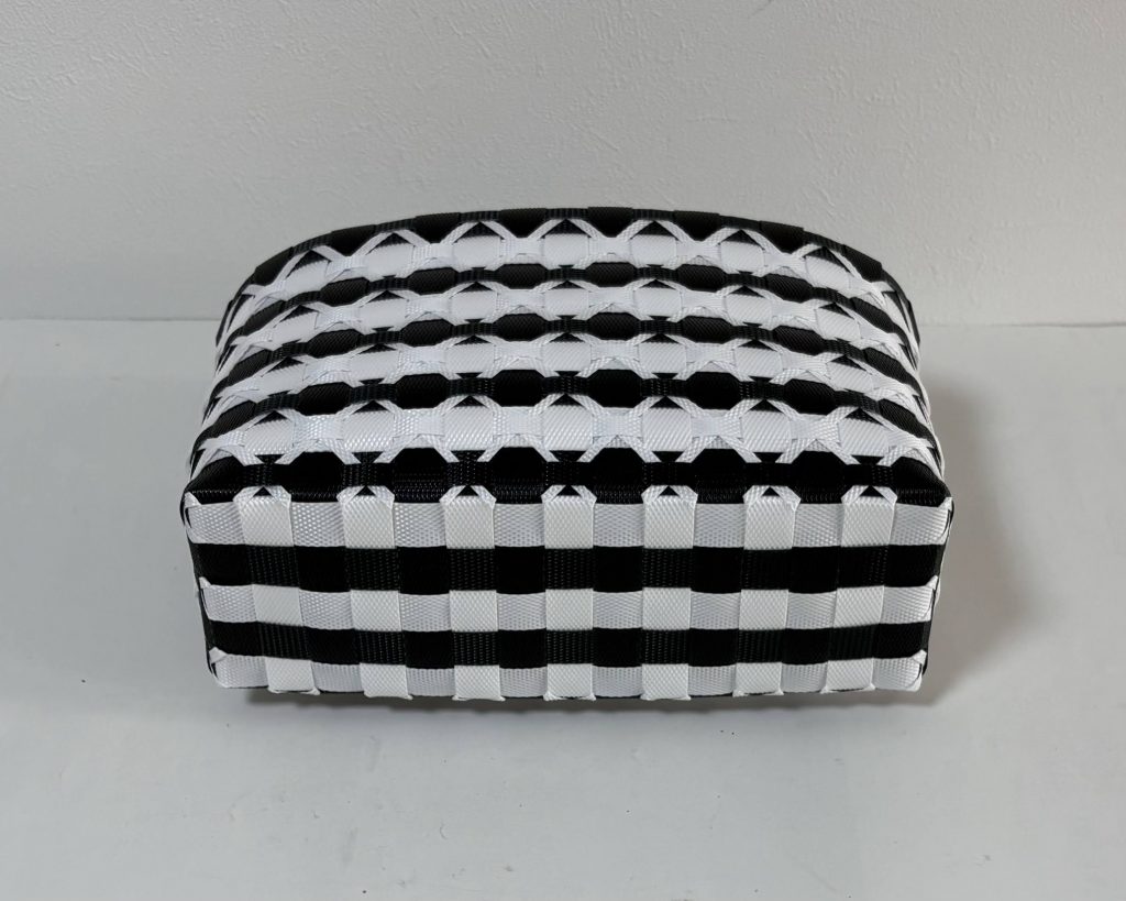 キャンディー模様のステッチのかご、外側