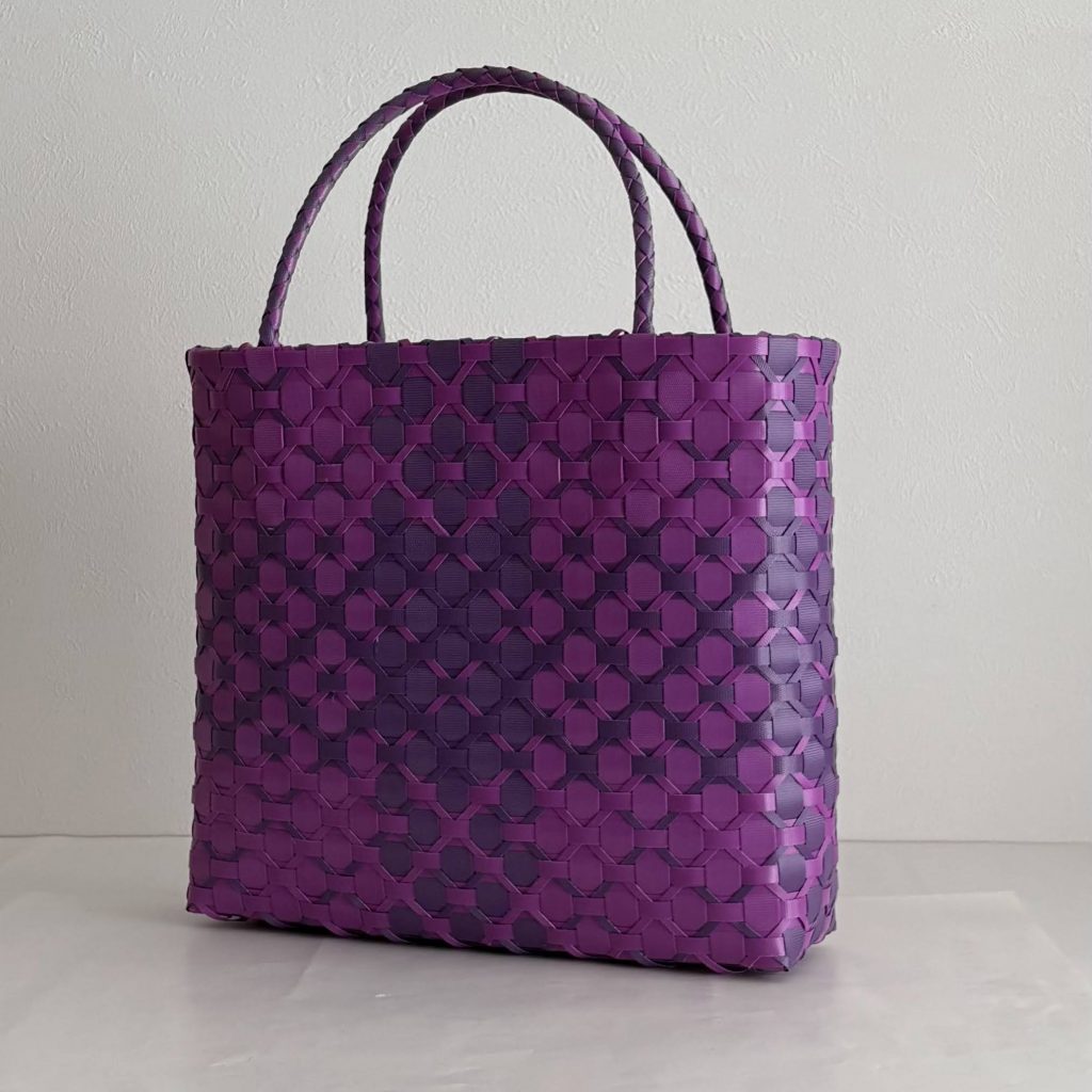 ブロック花模様のかごバッグ
basket with block flower pattern