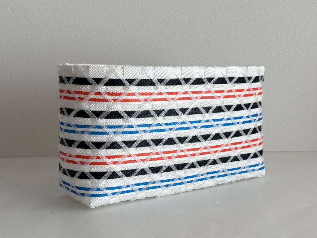間(あいだ)重ねのステッチ
Inter-Band Overlay Stitch